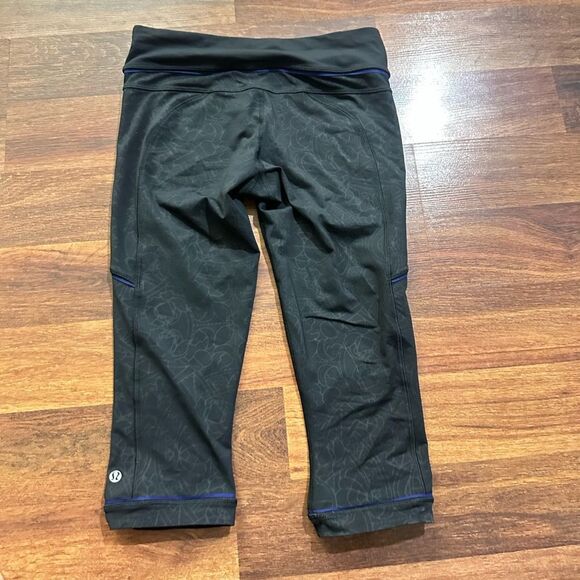 Lululemon Athletica Passion Crop II Blue and Black Activewear - Picture 4 of 7